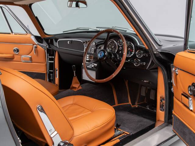 Aston Martin DB 6