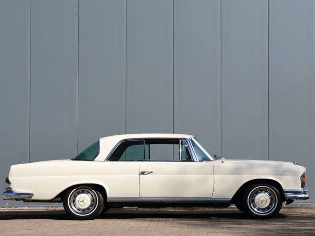 Image 1/45 of Mercedes-Benz 280 SE (1968)