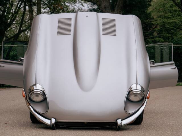 Jaguar E-Type V12 (2+2)