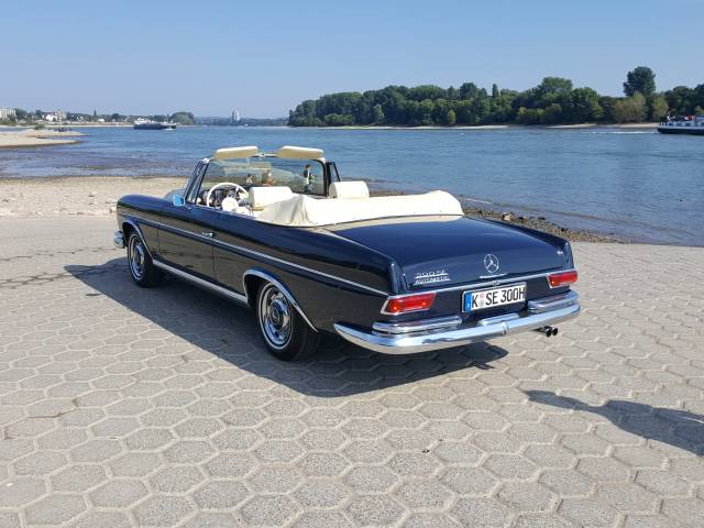 Mercedes-Benz 300 SE