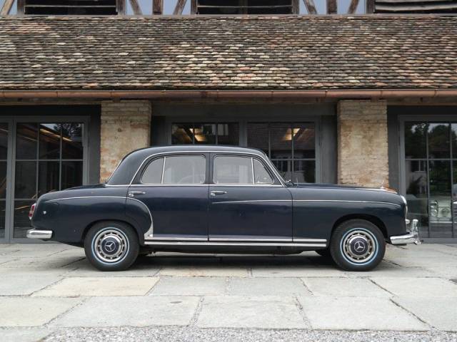 Mercedes-Benz 220 S