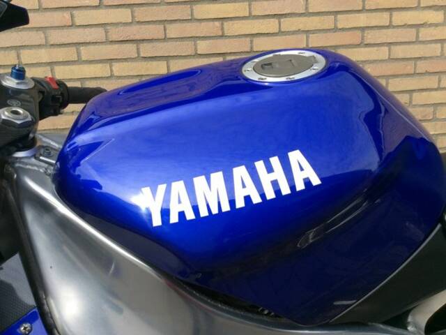 Yamaha YZF 1000 R1