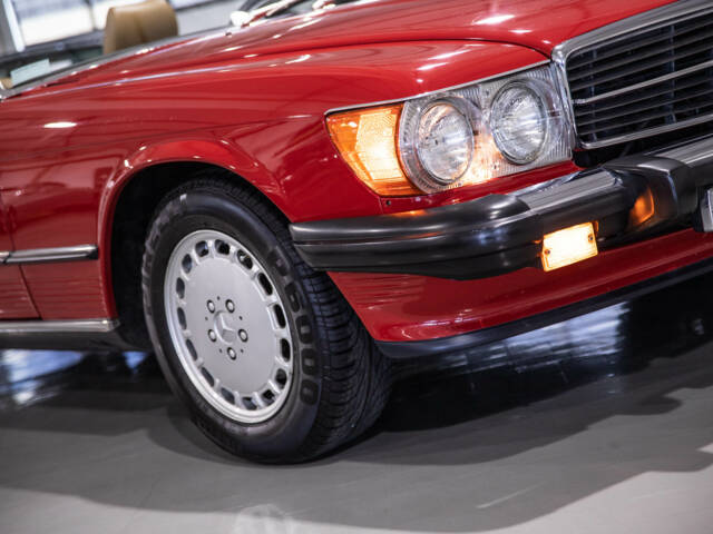 Mercedes-Benz 560 SL