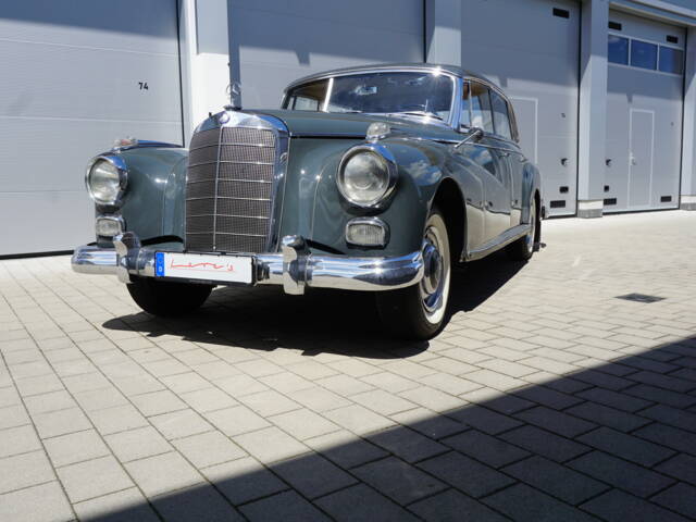 Mercedes-Benz 300 d