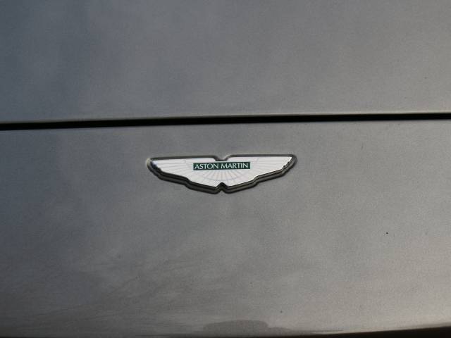 Aston Martin V12 Vanquish S