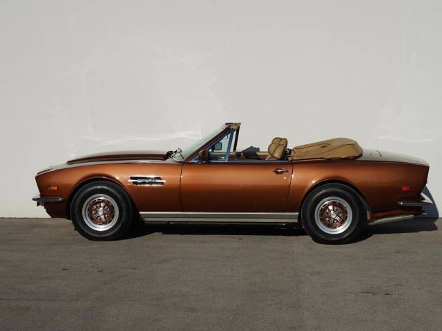 Aston Martin V8 Volante