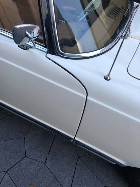Mercedes-Benz 230 SL