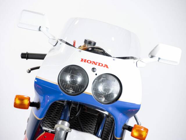 Honda VFR 750R RC 30