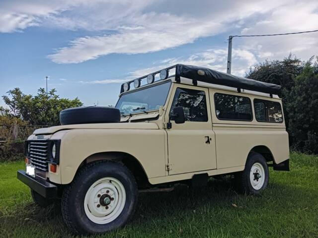 Image 1/23 of Land Rover 110 (1990)