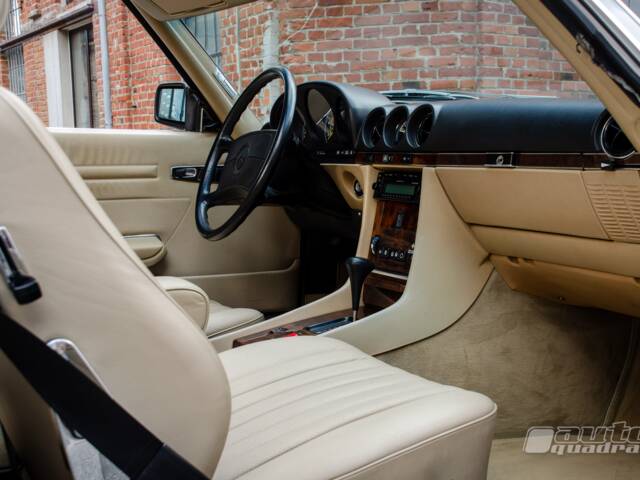 Mercedes-Benz 560 SL