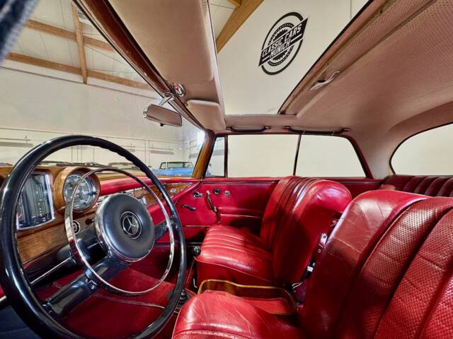 Mercedes-Benz 220 SE b