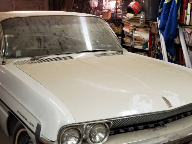 Bild 1/6 von Oldsmobile Super 88 Hardtop Coupé (1961)