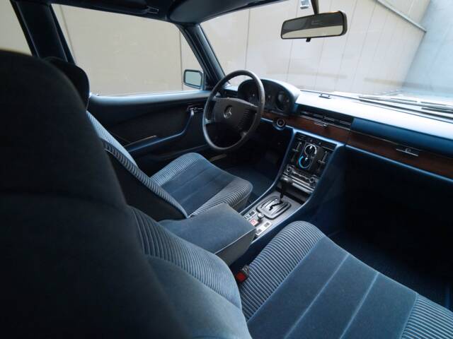 Mercedes-Benz 450 SEL 6,9