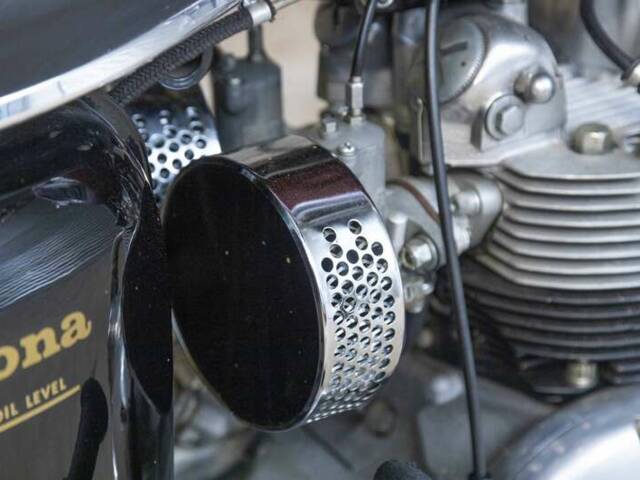 Triumph T 100 R Daytona