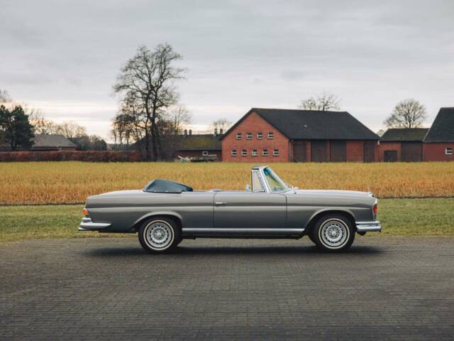 Mercedes-Benz 250 SE