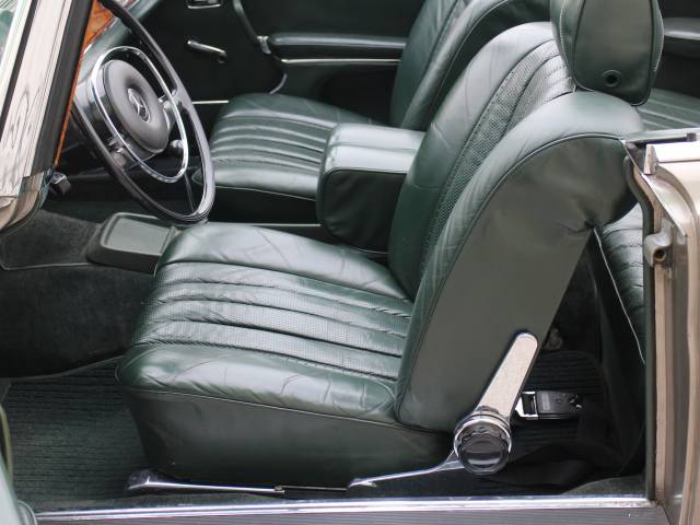 Mercedes-Benz 280 SE