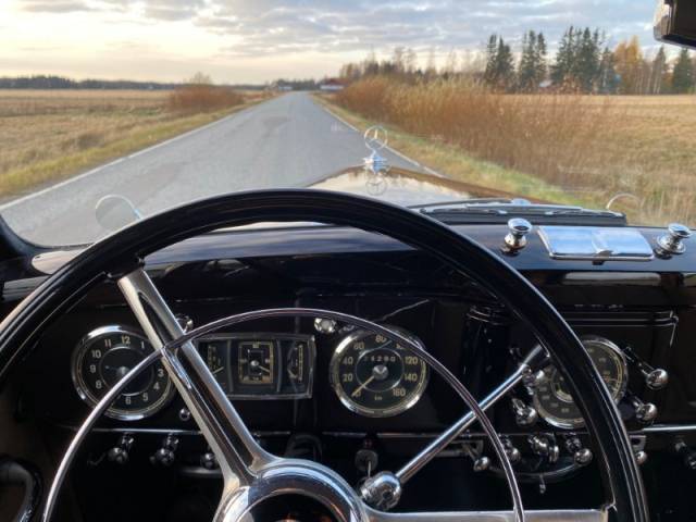 Mercedes-Benz 220