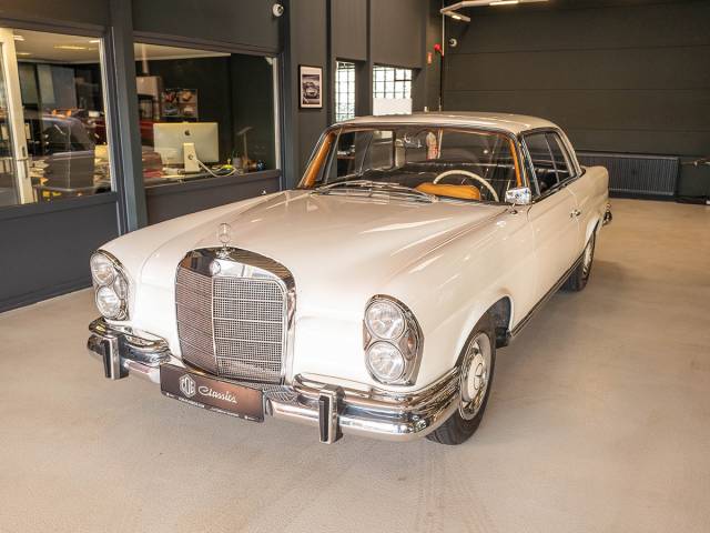 Image 1/41 of Mercedes-Benz 220 SE b (1965)