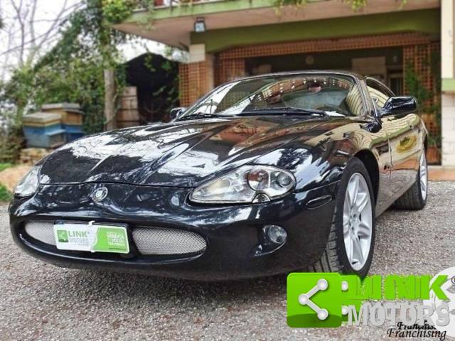 Afbeelding 1/10 van Jaguar XK8 4.0 (1997)