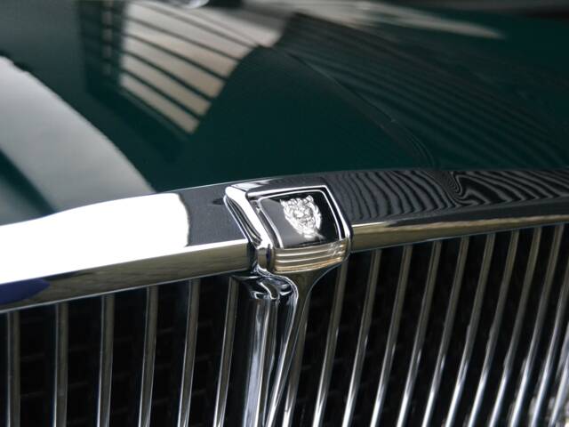 Jaguar XJ 12