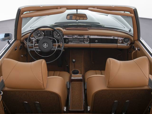 Mercedes-Benz 280 SL