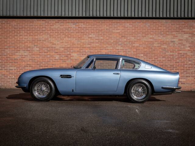 Aston Martin DB 6 Vantage