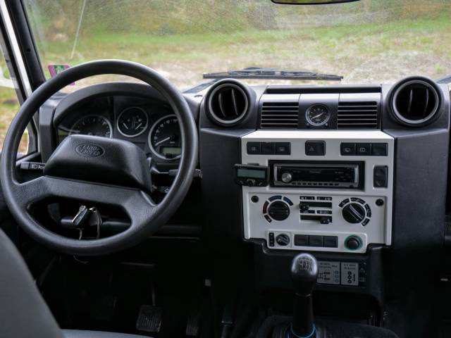 Land Rover Defender 110
