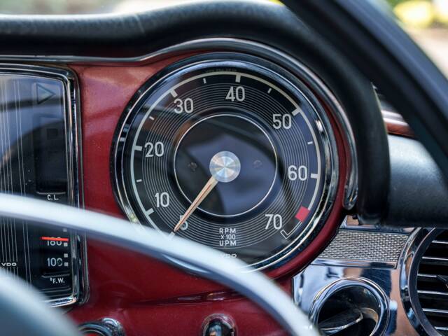 Mercedes-Benz 280 SL