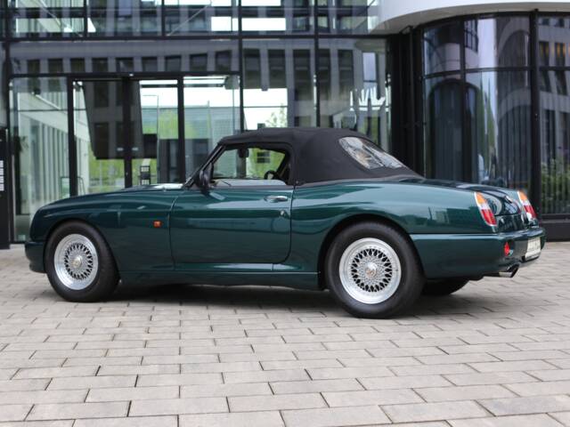 MG RV8
