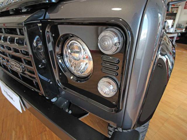 Land Rover Defender 90 Heritage