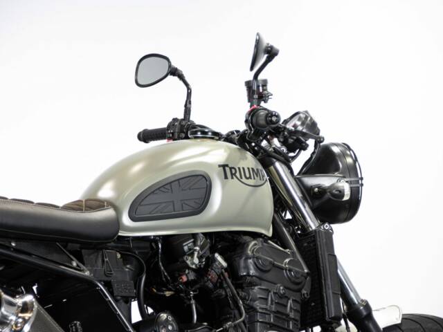 Triumph Trident 900