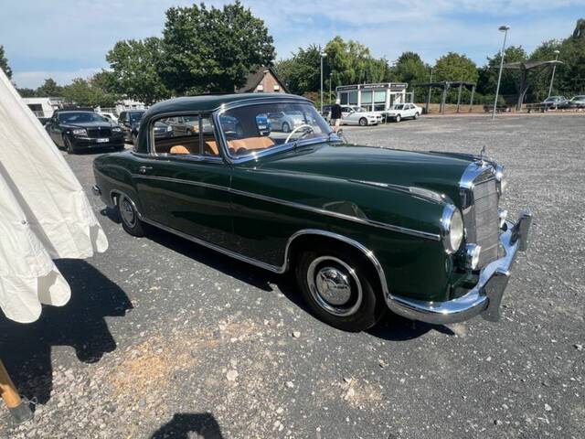 Mercedes-Benz 220 SE