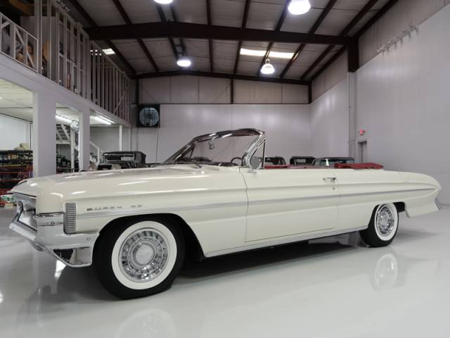 Bild 1/41 von Oldsmobile Super 88 Hardtop Coupé (1961)
