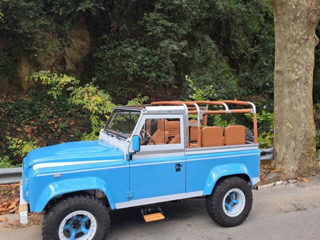 Land Rover Defender 90