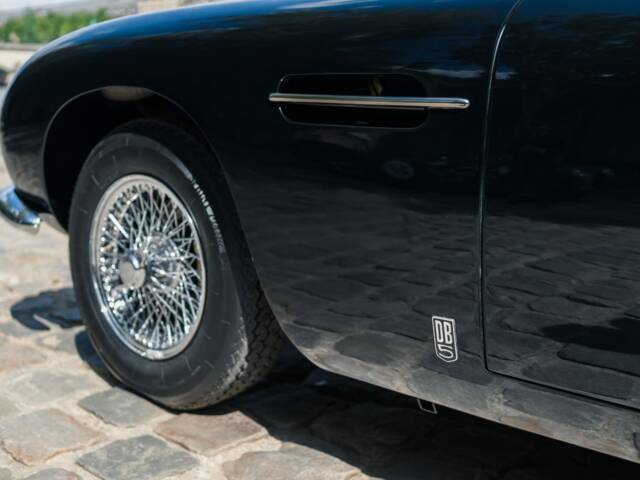 Aston Martin DB 5 Volante