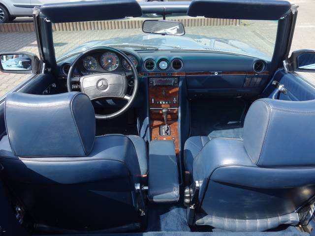 Mercedes-Benz 560 SL