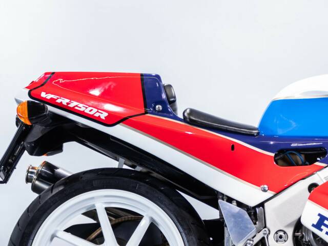 Honda VFR 750R RC 30