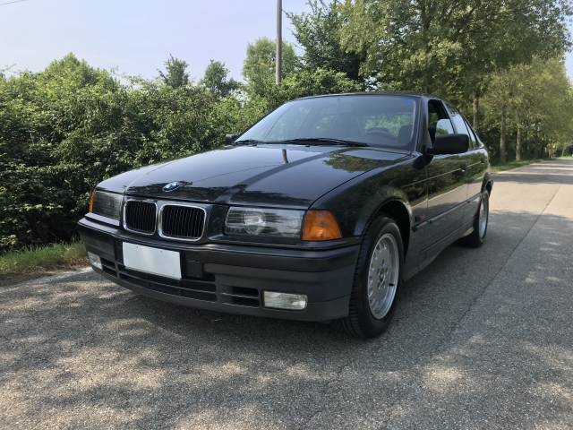 BMW 320i