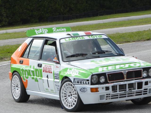 Immagine 1/33 di Lancia Delta HF Integrale (1988)