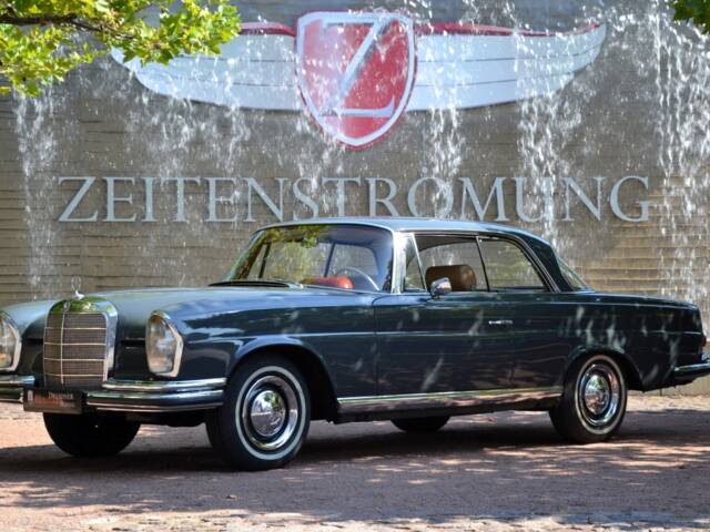 Imagen 1/17 de Mercedes-Benz 220 SE b (1964)