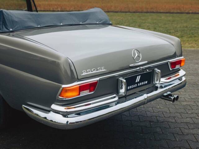 Mercedes-Benz 250 SE