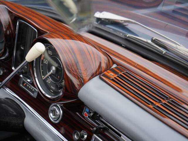 Mercedes-Benz 300 SE