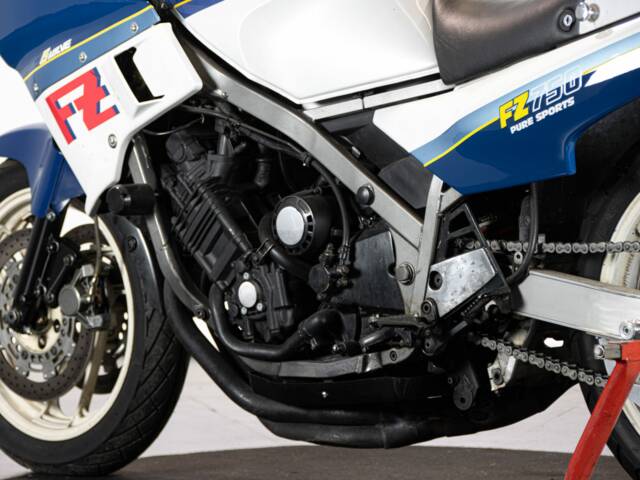 Yamaha FZ 750