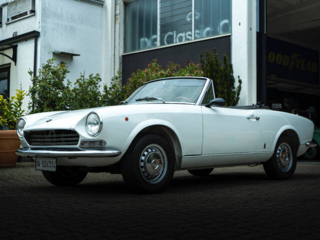 Image 1/48 de FIAT 124 Sport Spider (1967)