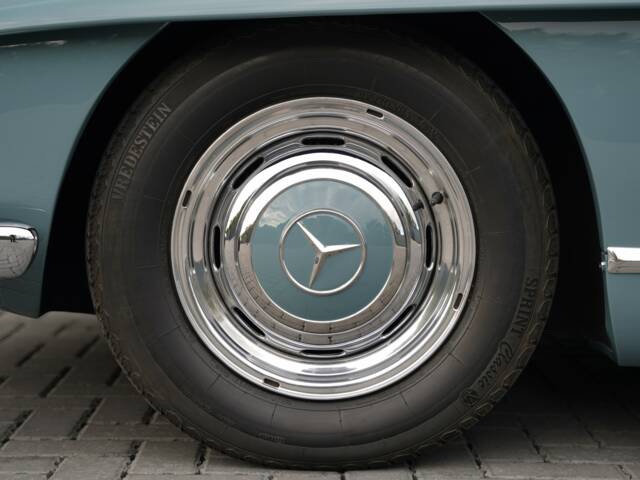 Mercedes-Benz 300 SL Roadster