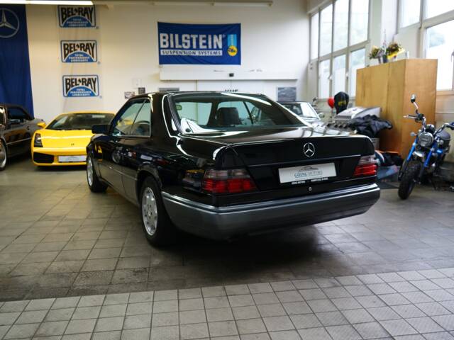 Mercedes-Benz E 320