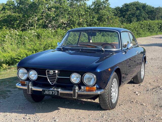 Bild 1/12 von Alfa Romeo 1750 GT Veloce (1970)