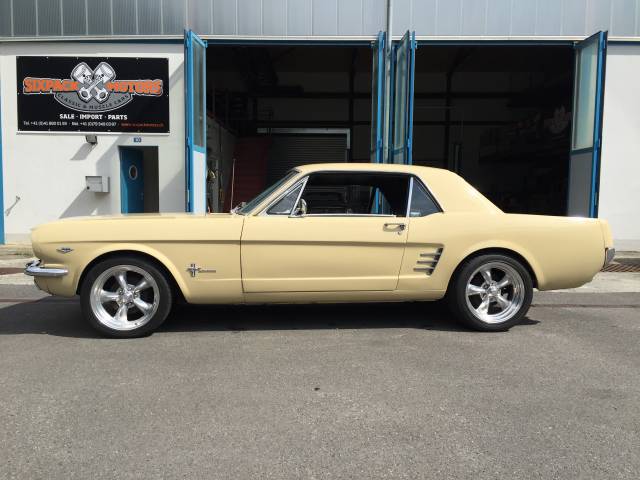 Ford Mustang 289 - American Racing Felgen (wie auf dem Bild) können optional erworben werden