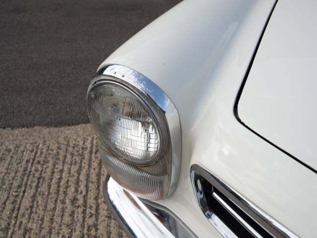 Mercedes-Benz 230 SL