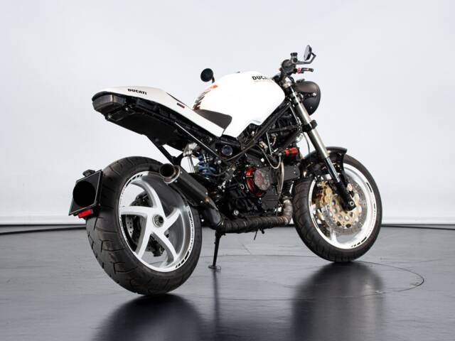 Ducati Monster 900